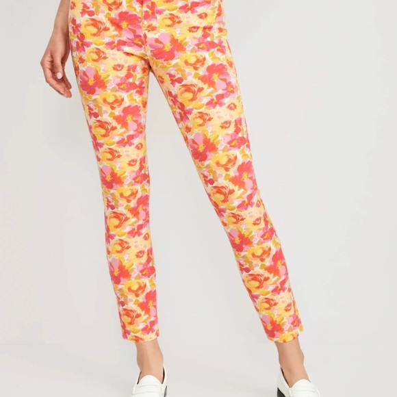 Old Navy Vibrant Floral Pixie Skinny Pants - Picture 6 of 6